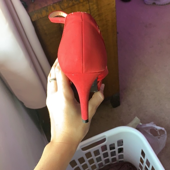 Cute red strappy shoes.They are a size 7.5! - Picture 3 of 3